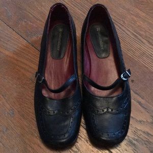 Cute Black Shoes with a Vintage Look and Detailing